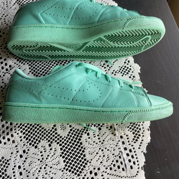 Nike Tennis Classic PRM (GS) Sneakers - Picture 4 of 9